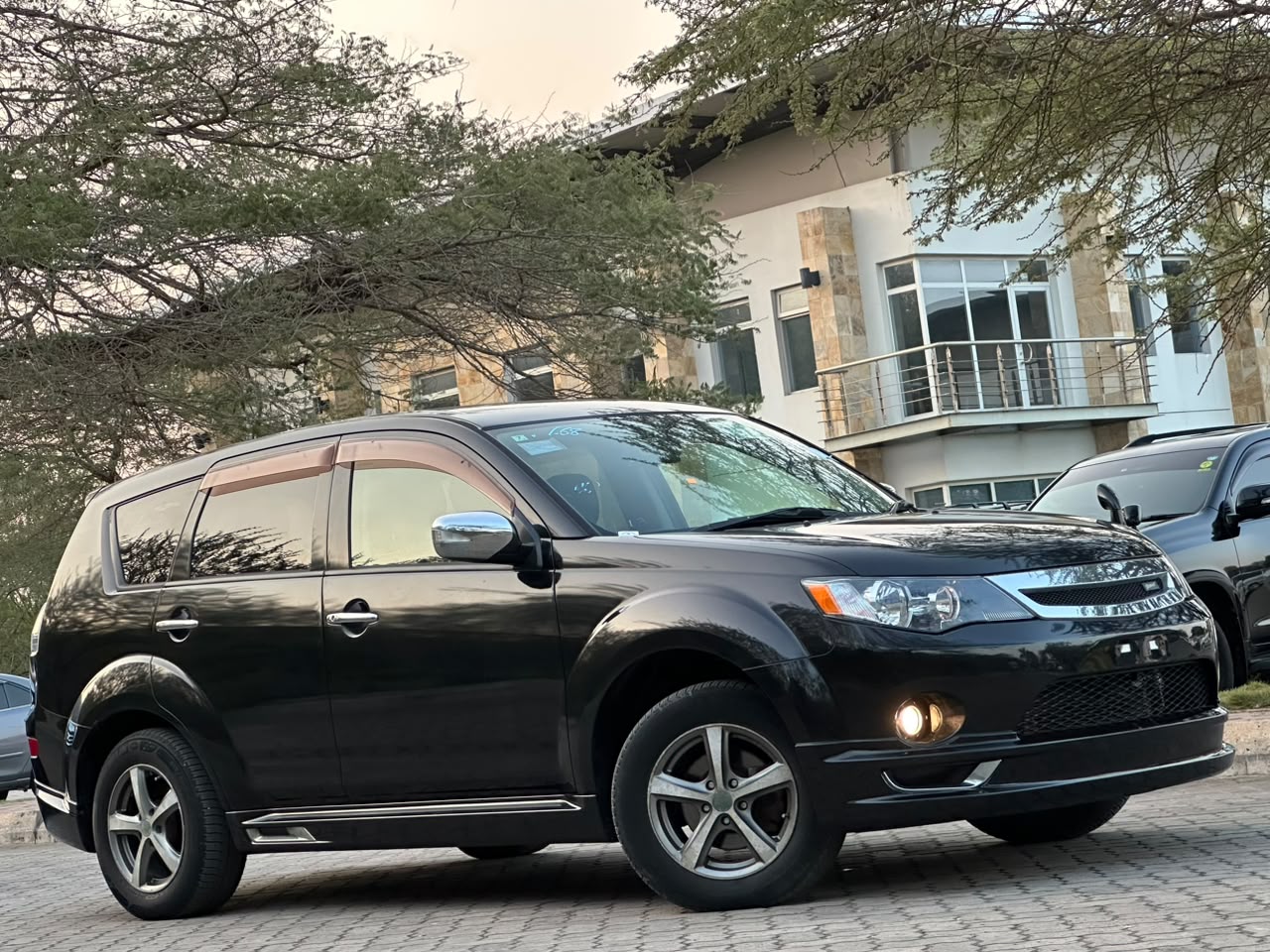 MITSUBISH OUTLANDER
